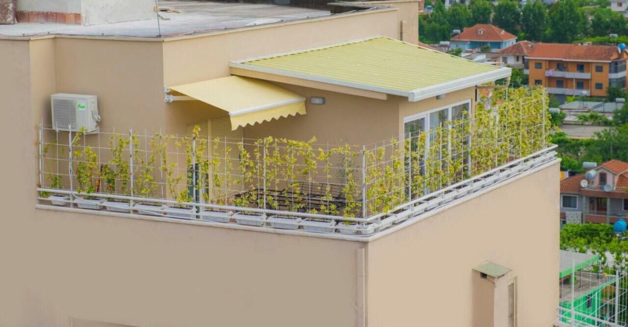 Modern Furnished Apartment With View Tirana Exteriér fotografie